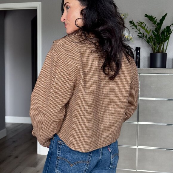 Women’s Camel Houndstooth Cropped Jacket - Picture 4 of 10
